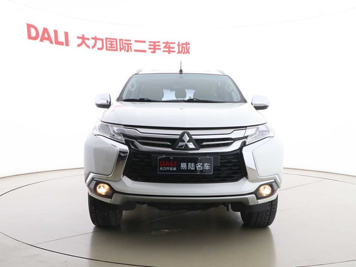 三菱 帕杰羅?勁暢  2019款 3.0L 標(biāo)準(zhǔn)型圖片