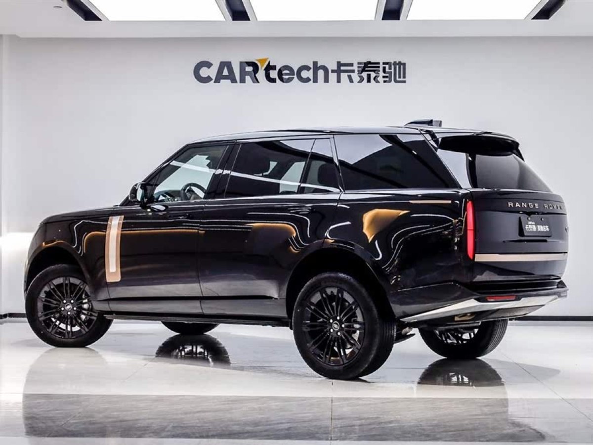 路虎 攬勝  2024款 3.0 L6 400PS 盛世加長(zhǎng)版 七座圖片