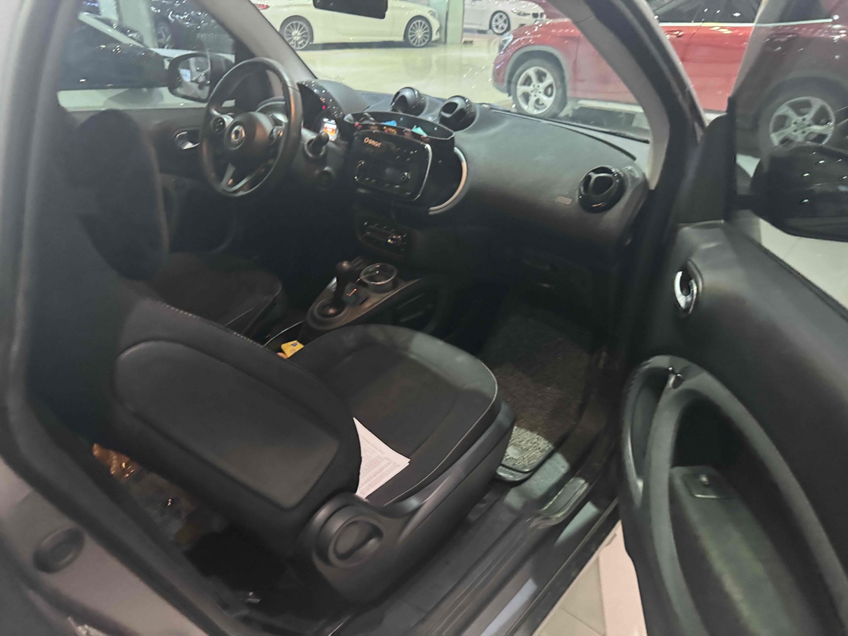 smart fortwo  2018款 0.9T 66千瓦硬頂先鋒版圖片