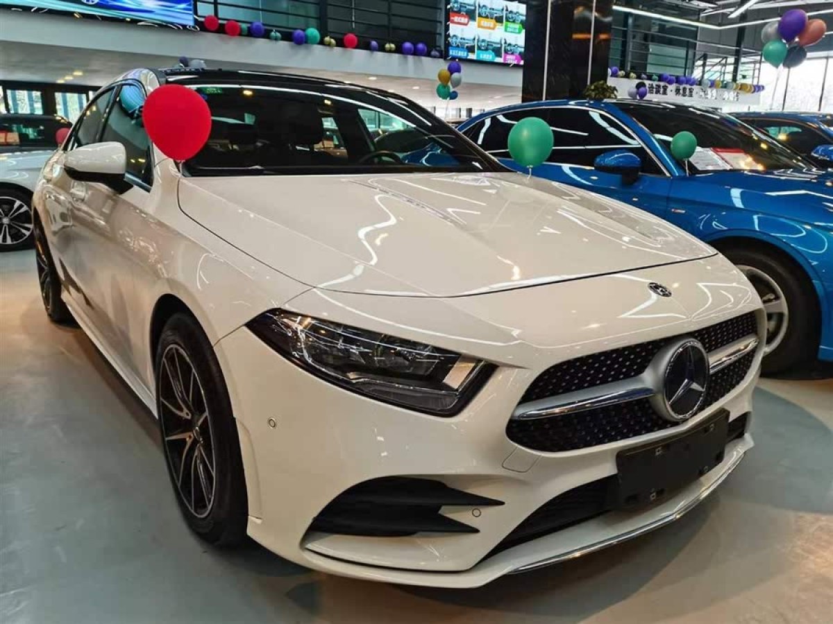 奔馳 奔馳A級(jí)  2022款 改款 A 180 L 運(yùn)動(dòng)轎車(chē)圖片