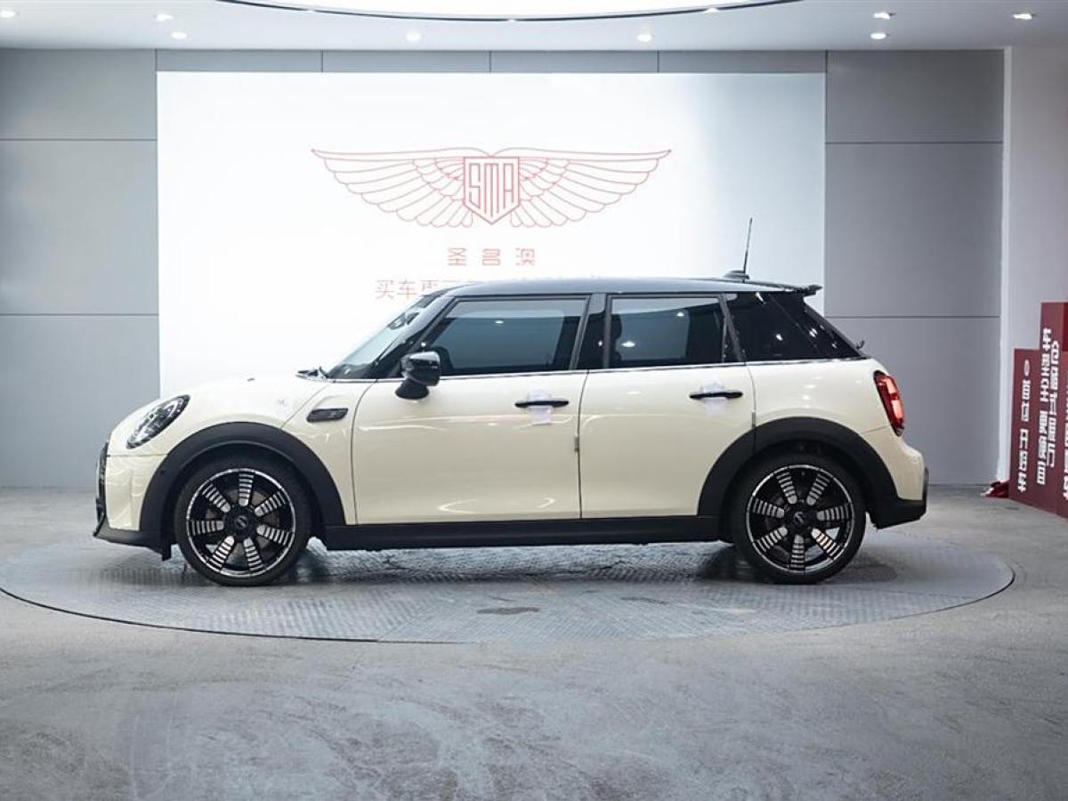 MINI MINI  2022款 改款 2.0T COOPER S 藝術(shù)家 五門版圖片