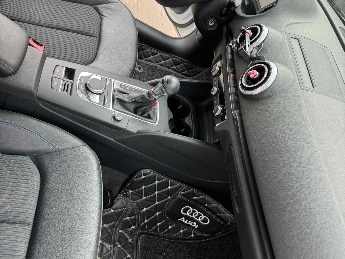 奥迪 奥迪A3  2018款 30周年年型 Sportback 35 TFSI 时尚型图片