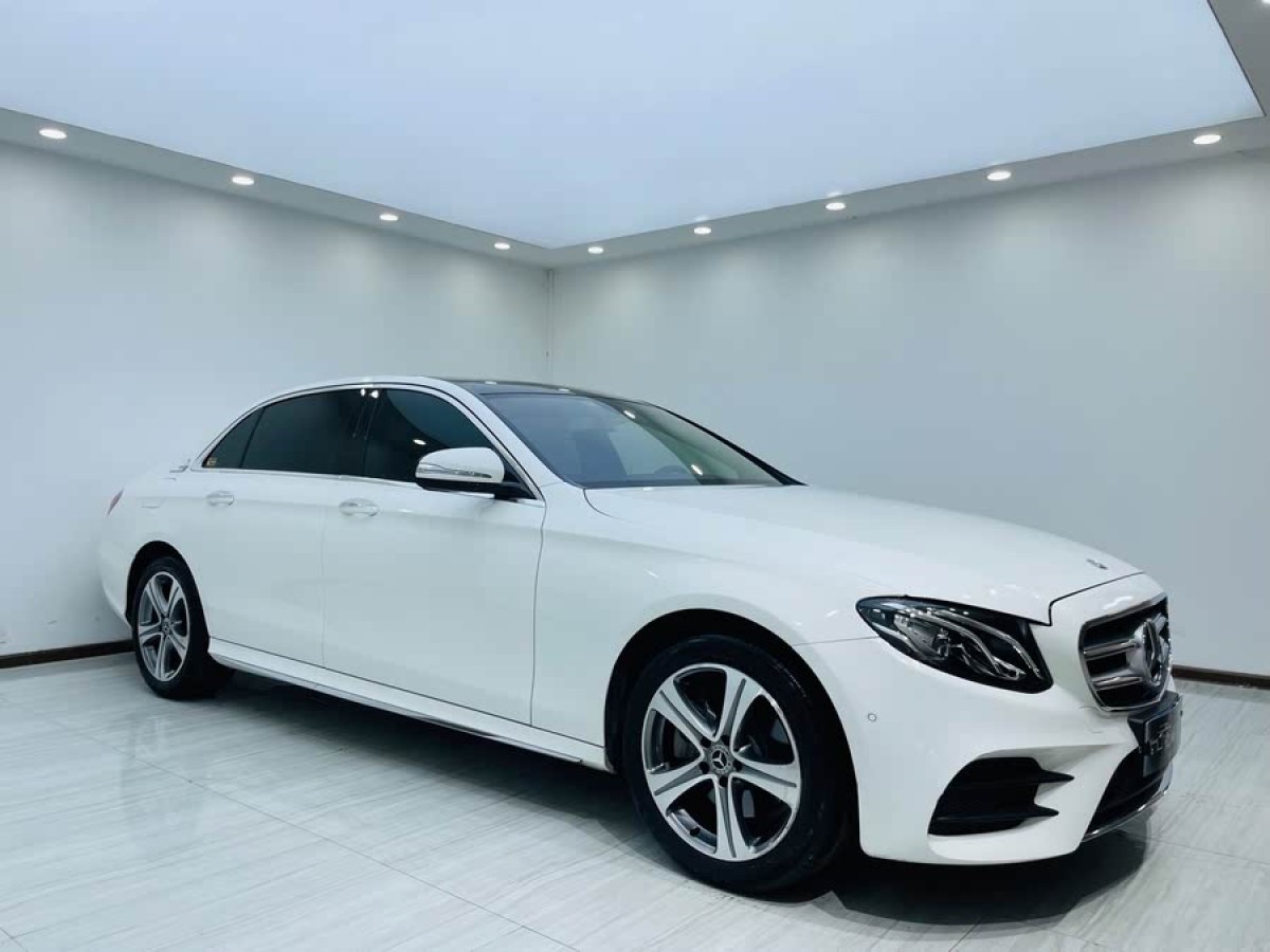 奔馳 奔馳E級(jí)  2019款 E 200 L 運(yùn)動(dòng)型圖片
