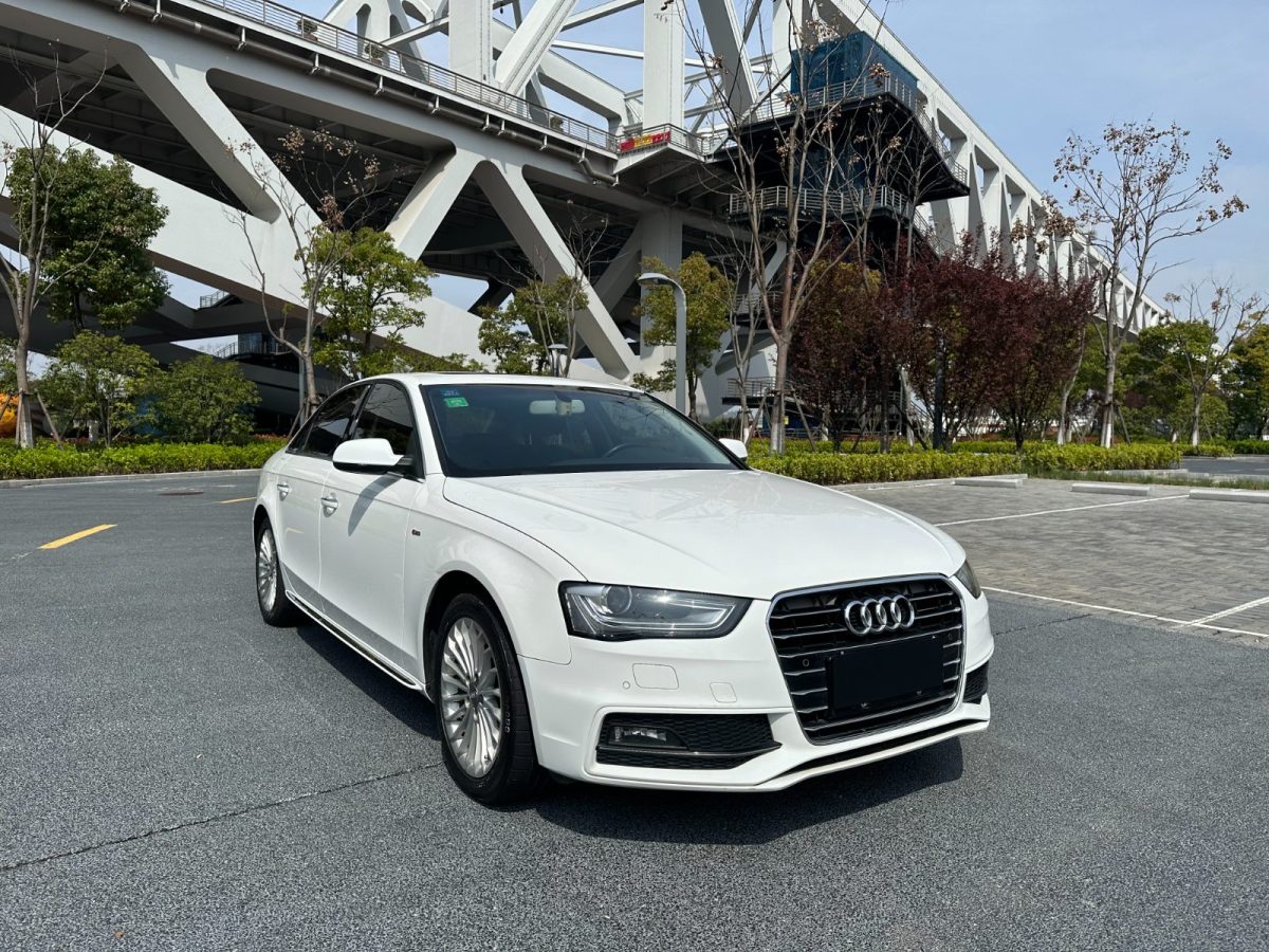 2016年4月奧迪 奧迪A4L 2016款 35 TFSI 2.0T  典藏版 S LINE 舒適型