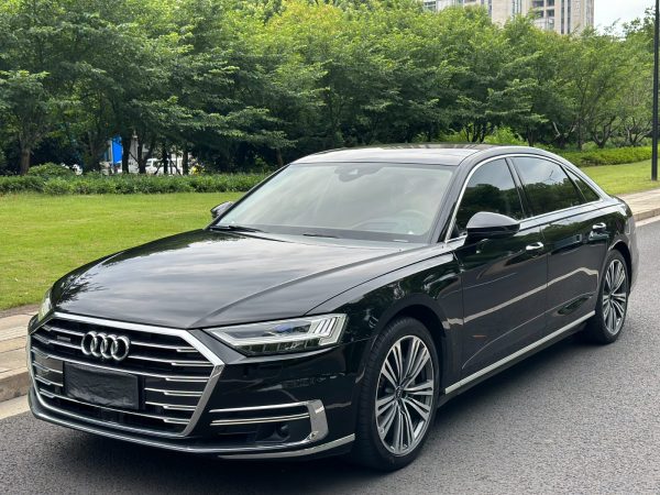 奥迪 奥迪A8  2022款 A8L 55 TFSI quattro 尊贵型典藏版