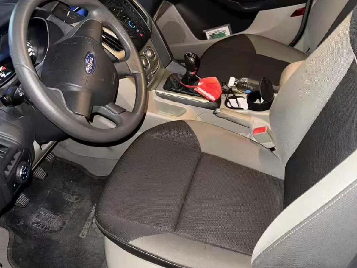 福特 ?？怂? 2015款 2.0T ST 標(biāo)準(zhǔn)版圖片