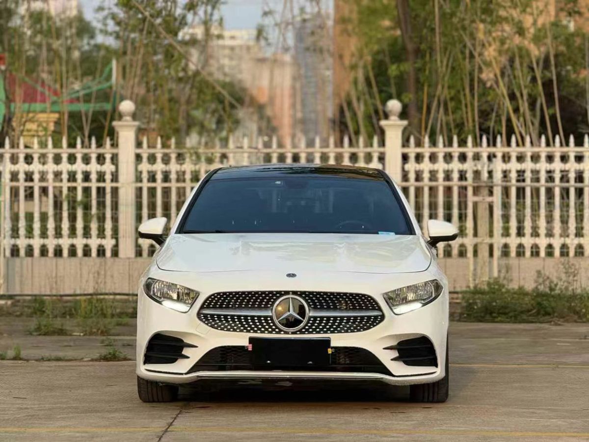 奔馳 奔馳GLE  2020款  GLE 350 4MATIC 時(shí)尚型圖片