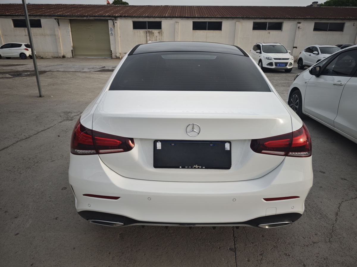 奔馳 奔馳A級(jí)  2020款 改款 A 200 L 運(yùn)動(dòng)轎車動(dòng)感型圖片