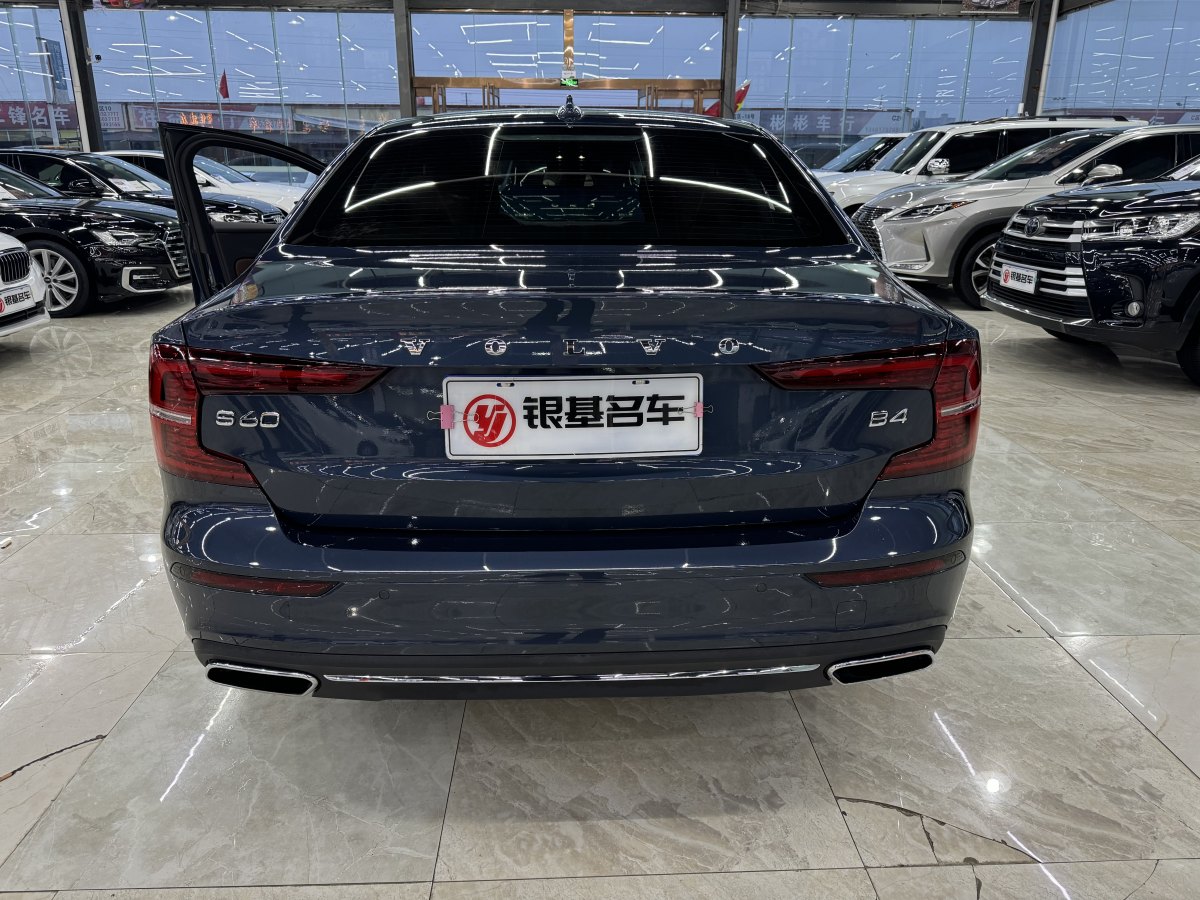 沃爾沃 S60L  2022款 B4 智逸豪華版圖片