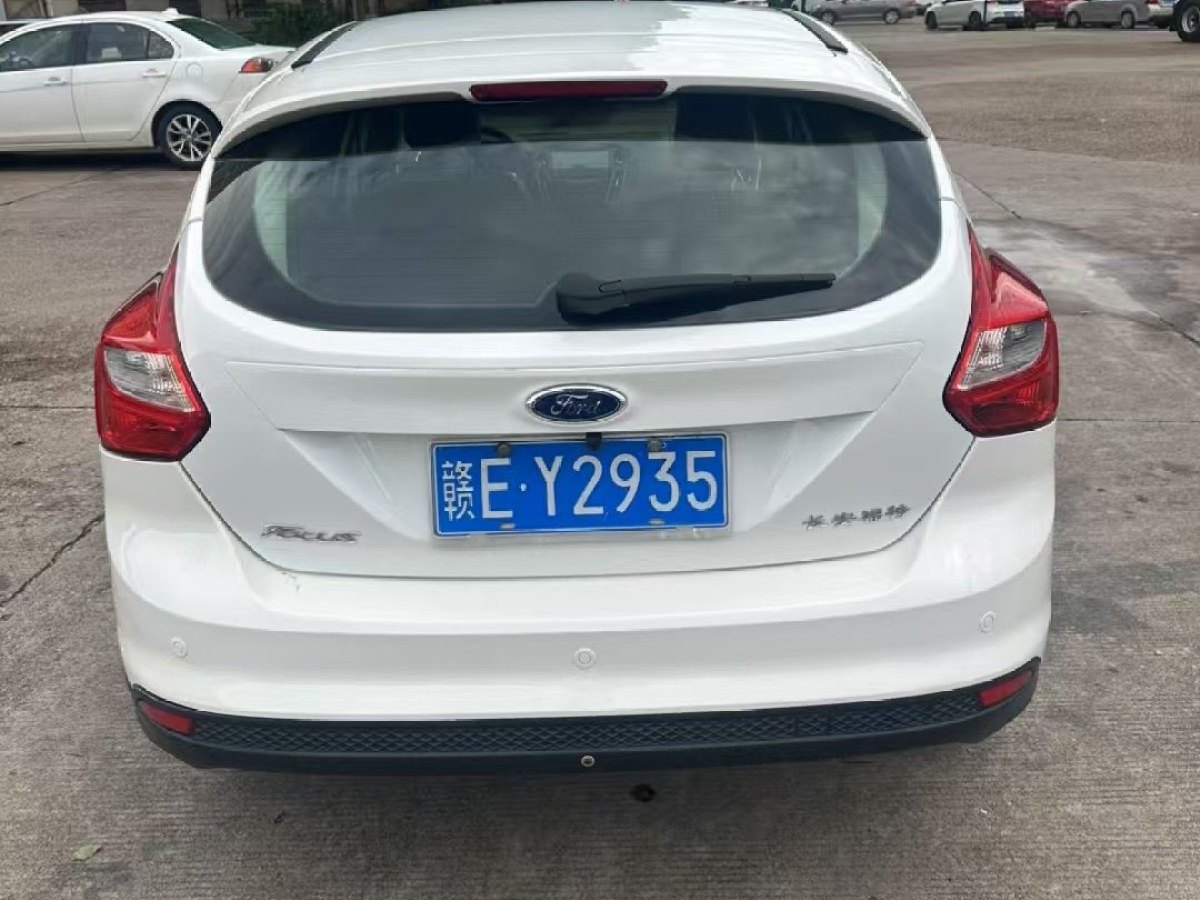 福特 ?？怂? 2012款 兩廂 1.6L 自動風(fēng)尚型圖片