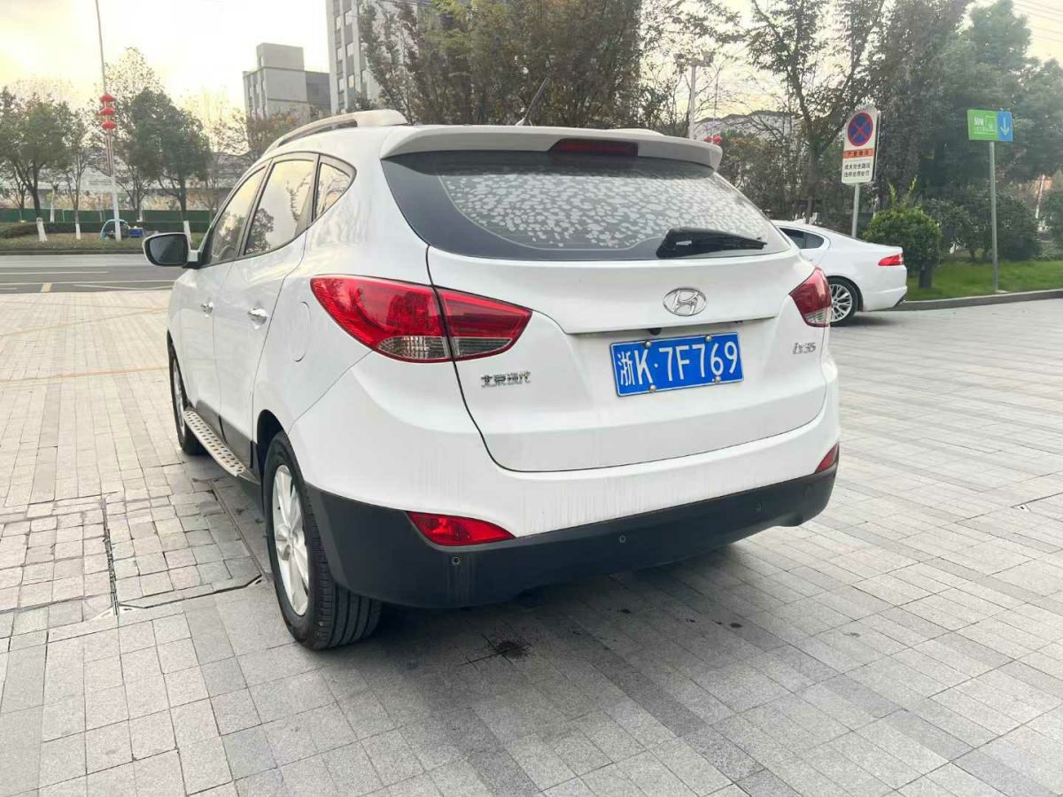 現(xiàn)代 ix35  2012款 2.0 GLS 四驅(qū)尊貴導(dǎo)航版圖片