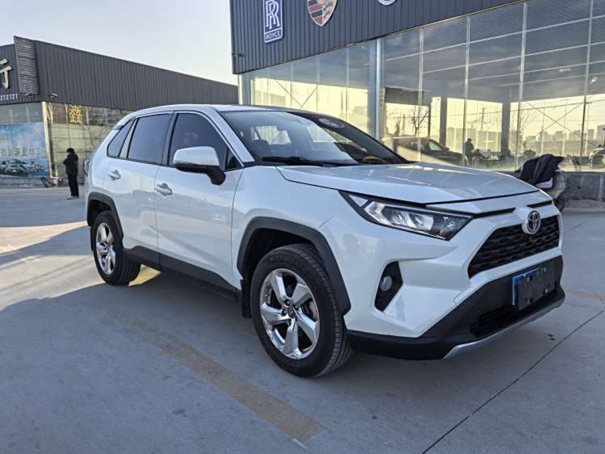 豐田 RAV4榮放  2020款 2.0L CVT四驅(qū)風(fēng)尚版圖片