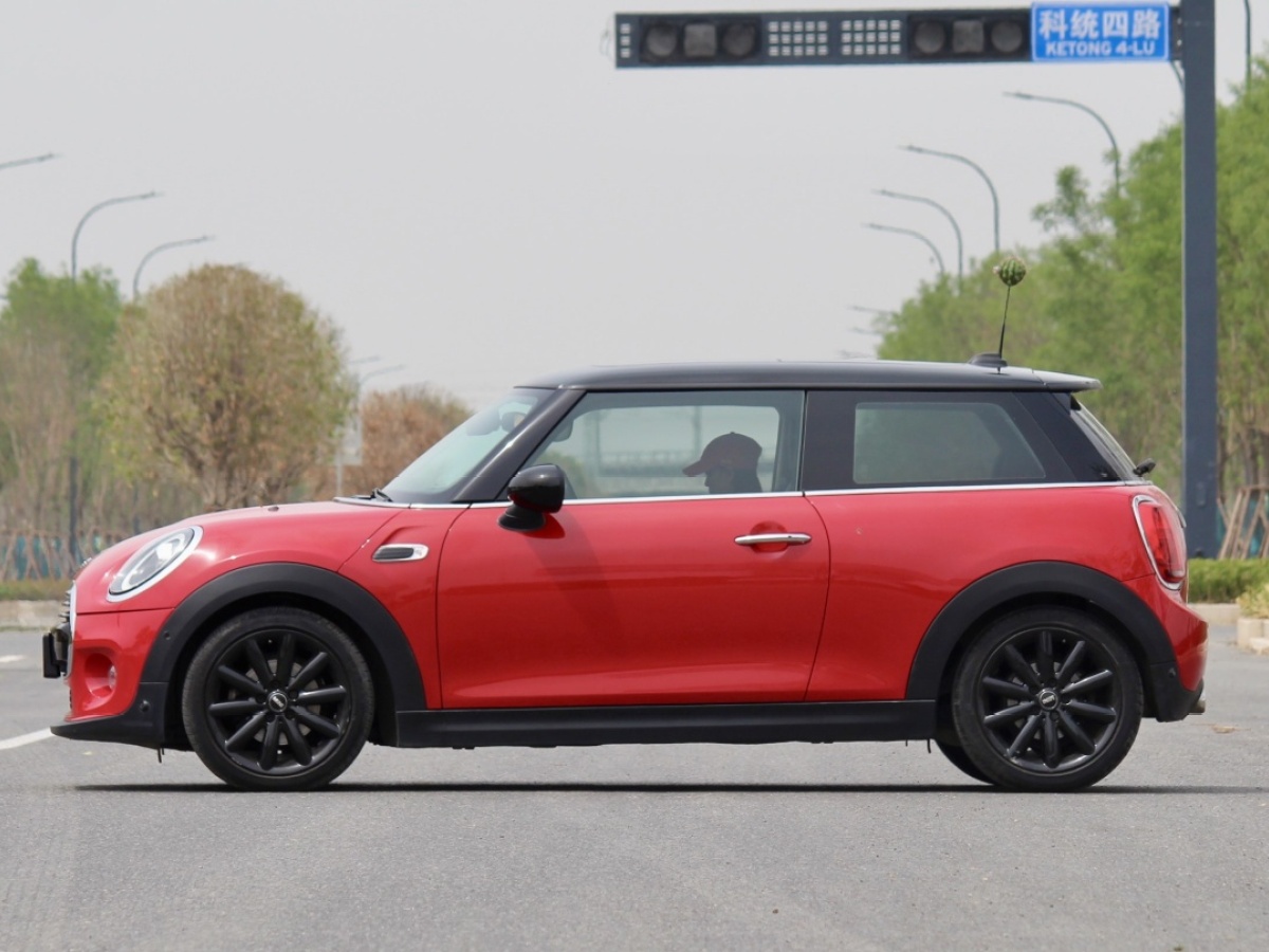 MINI COUNTRYMAN  2018款 1.5T COOPER 藝術(shù)家圖片