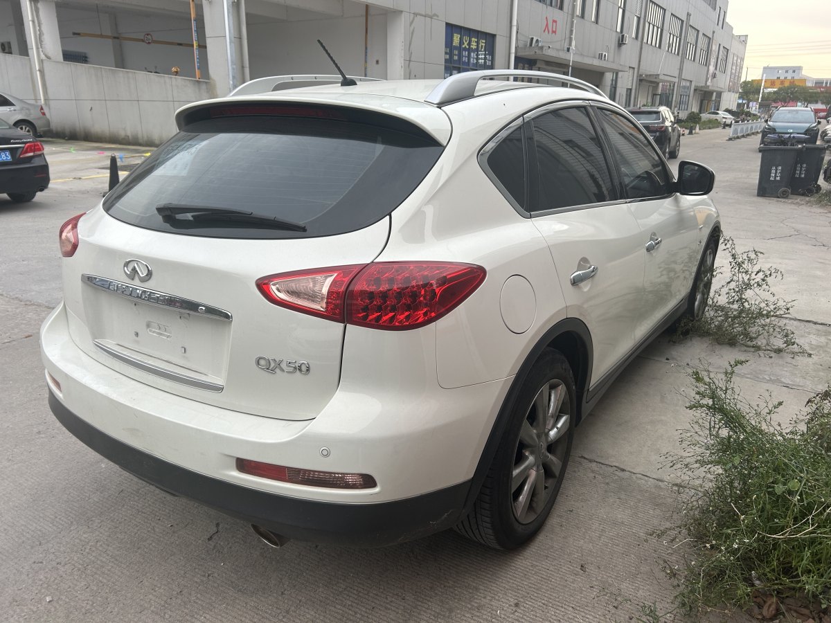 英菲尼迪 QX50  2013款 2.5L 兩驅(qū)優(yōu)雅版圖片