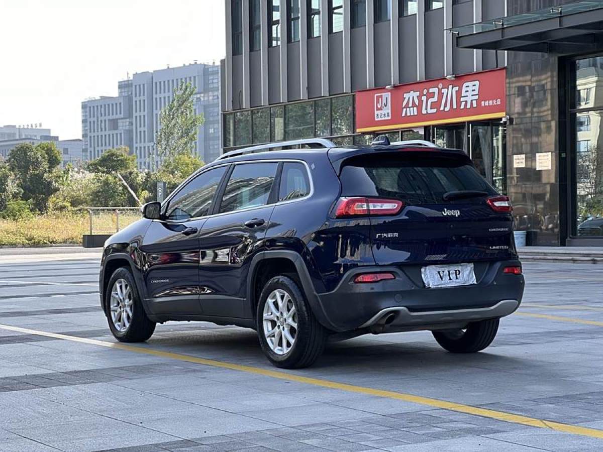 Jeep 自由光  2017款 2.0L 優(yōu)越版圖片