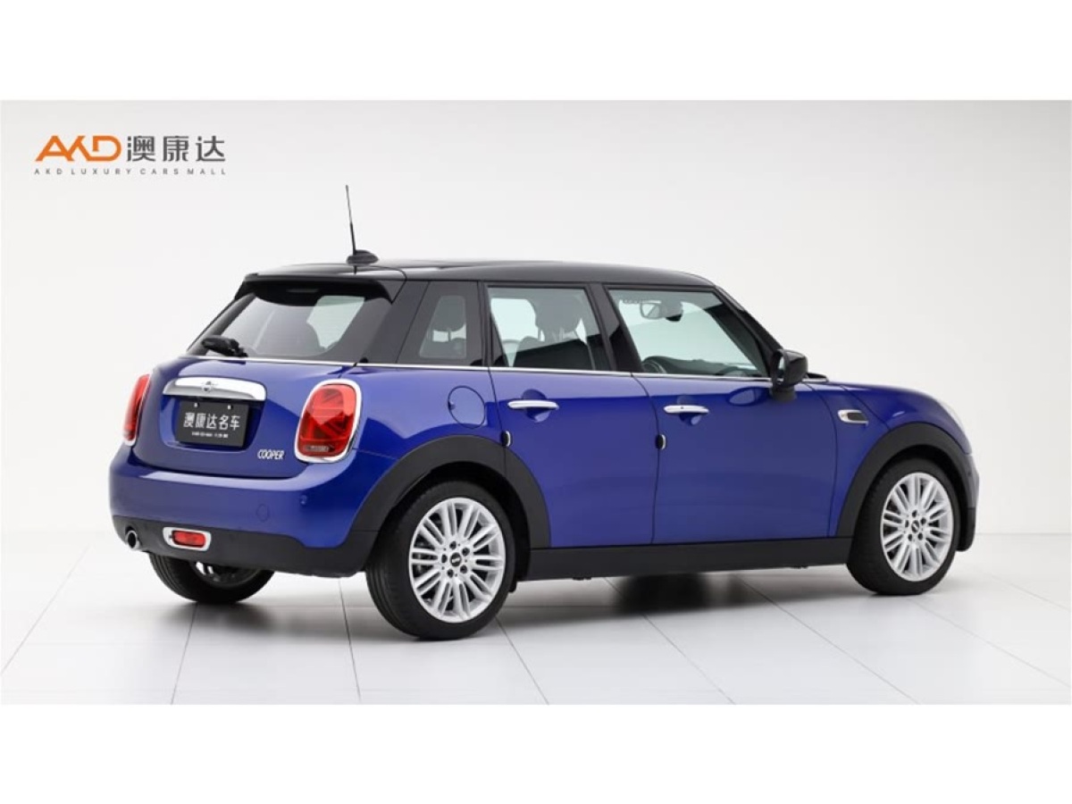 MINI MINI  2019款 1.5T COOPER 藝術(shù)家 五門版圖片