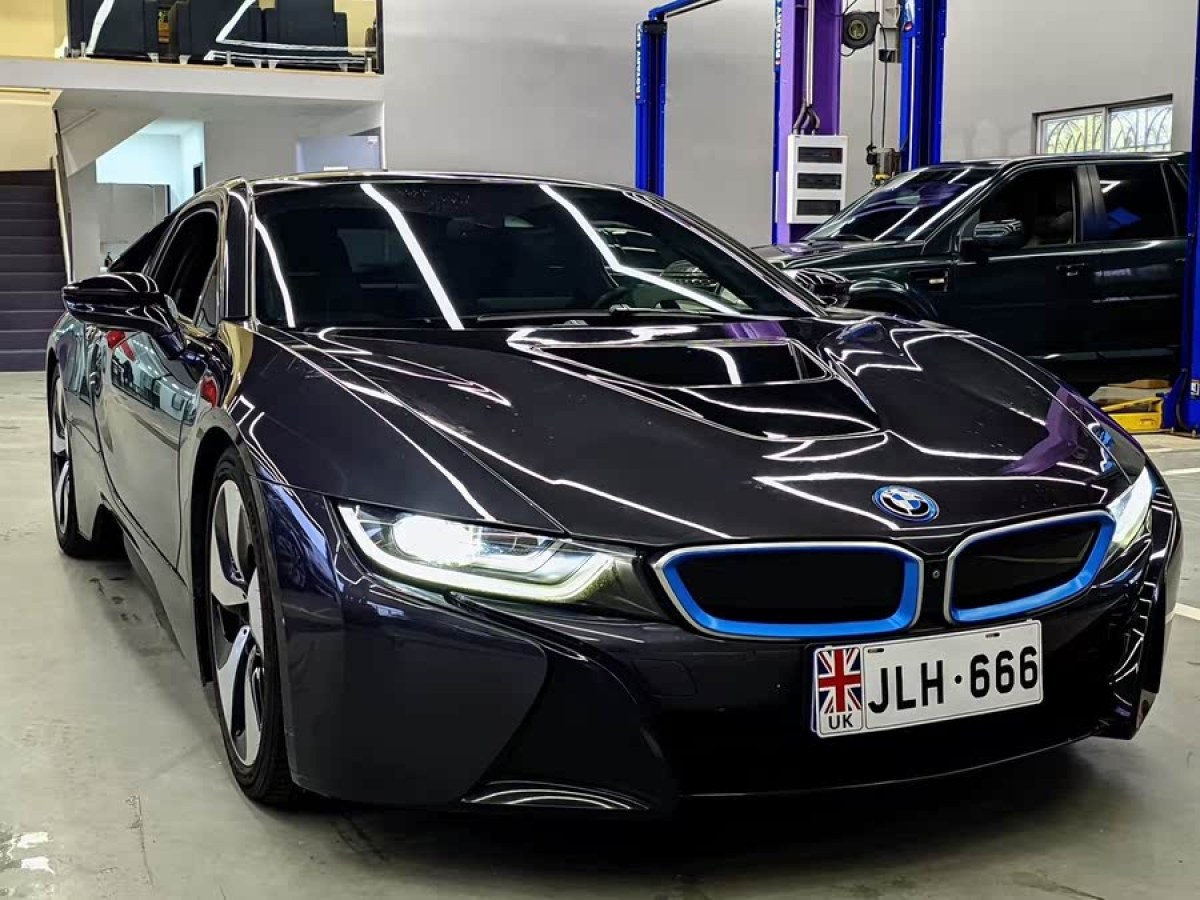 寶馬 寶馬i8  2014款 標(biāo)準(zhǔn)型圖片