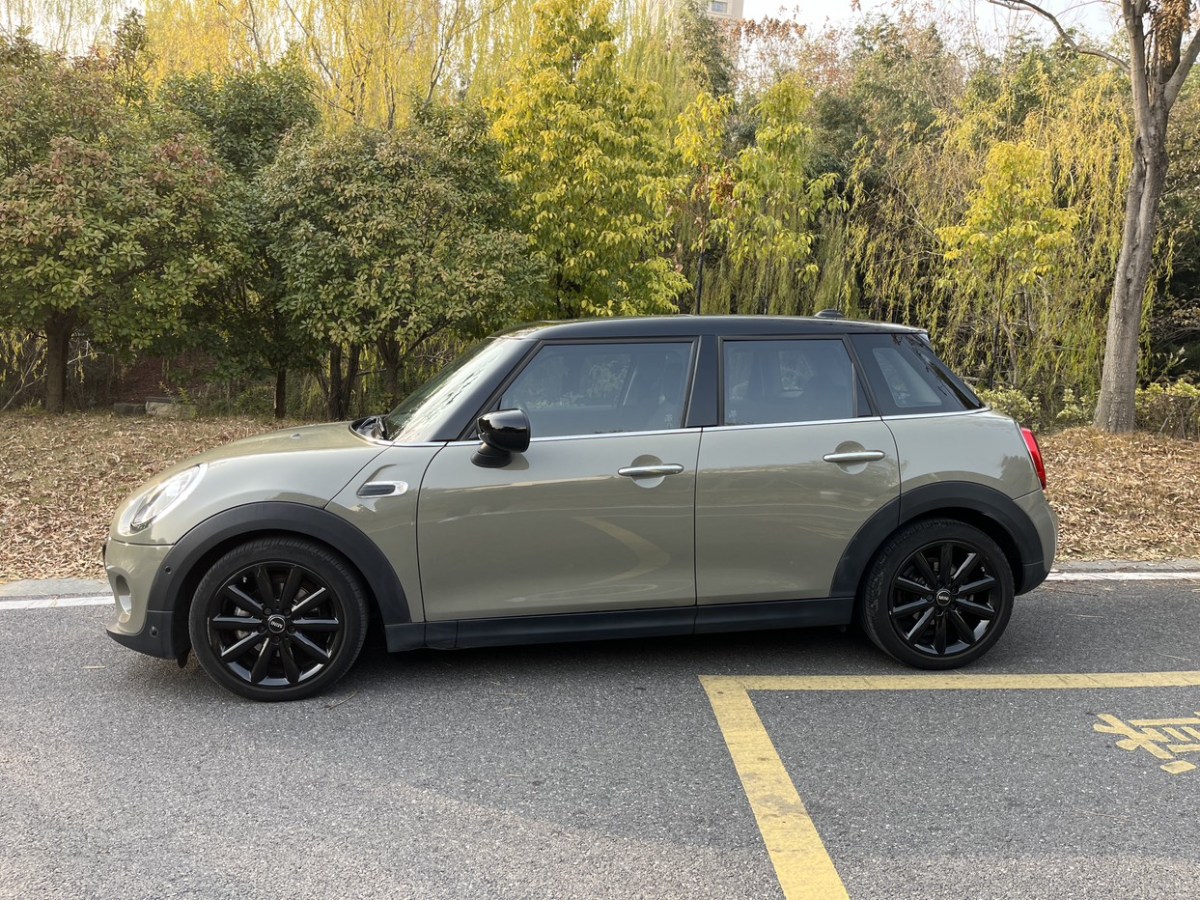 2020年3月MINI MINI  2019款 1.5T COOPER 藝術(shù)家 五門(mén)版