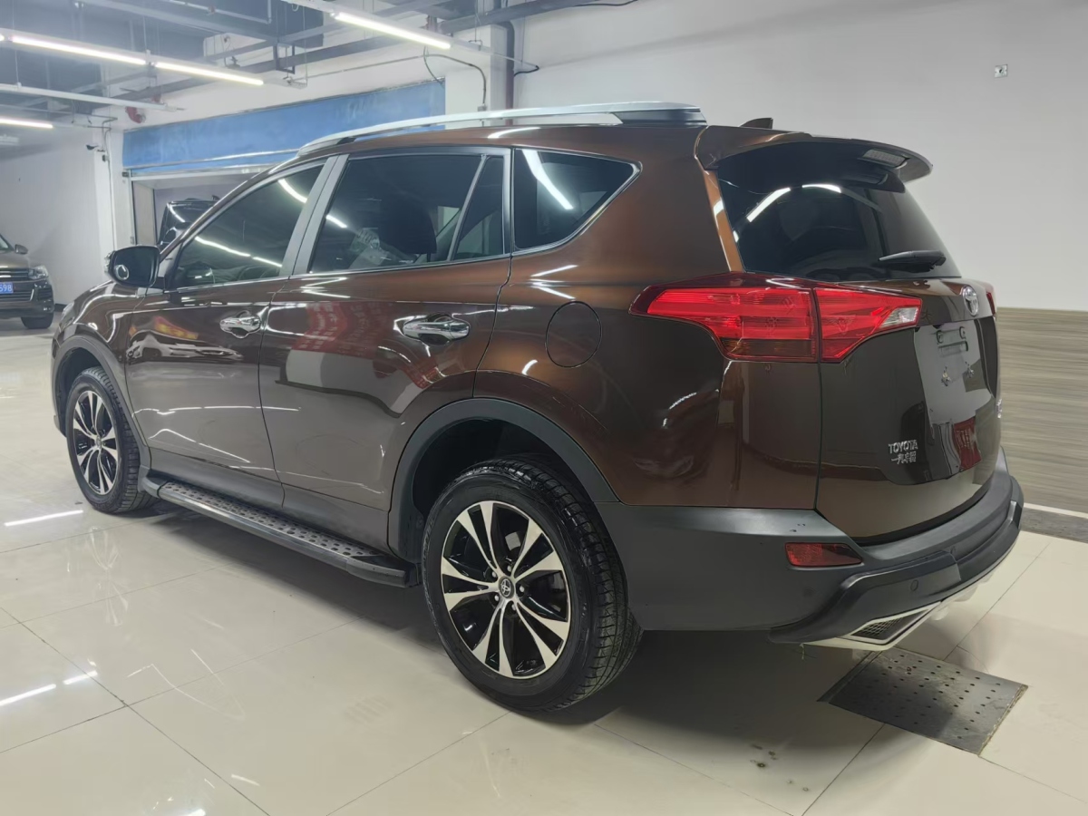 豐田 RAV4榮放  2015款 2.5L 自動四驅(qū)尊貴版圖片