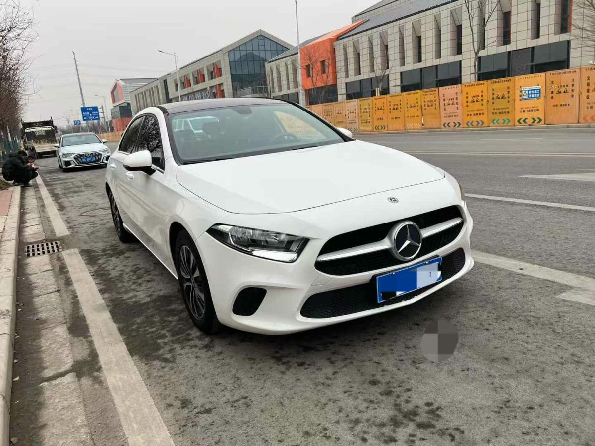 奔馳 奔馳A級  2019款  A 220 L 4MATIC 運動轎車圖片