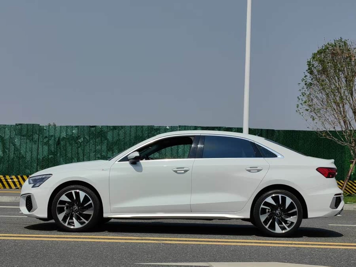 奧迪 奧迪A3  2024款 A3L Limousine 35 TFSI 時(shí)尚運(yùn)動(dòng)型圖片