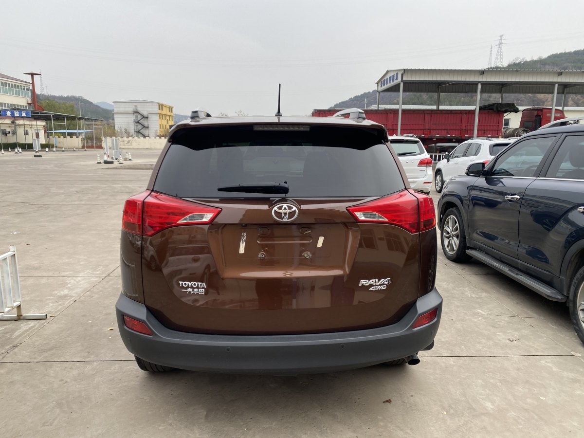 豐田 RAV4榮放  2013款 2.5L 自動四驅(qū)豪華版圖片