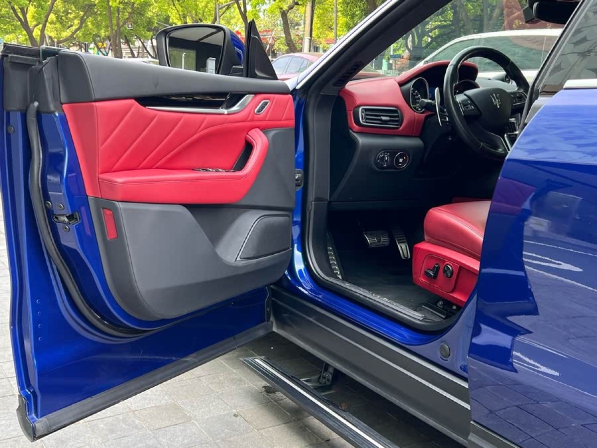 瑪莎拉蒂 Levante  2021款 3.0T 標(biāo)準(zhǔn)版圖片