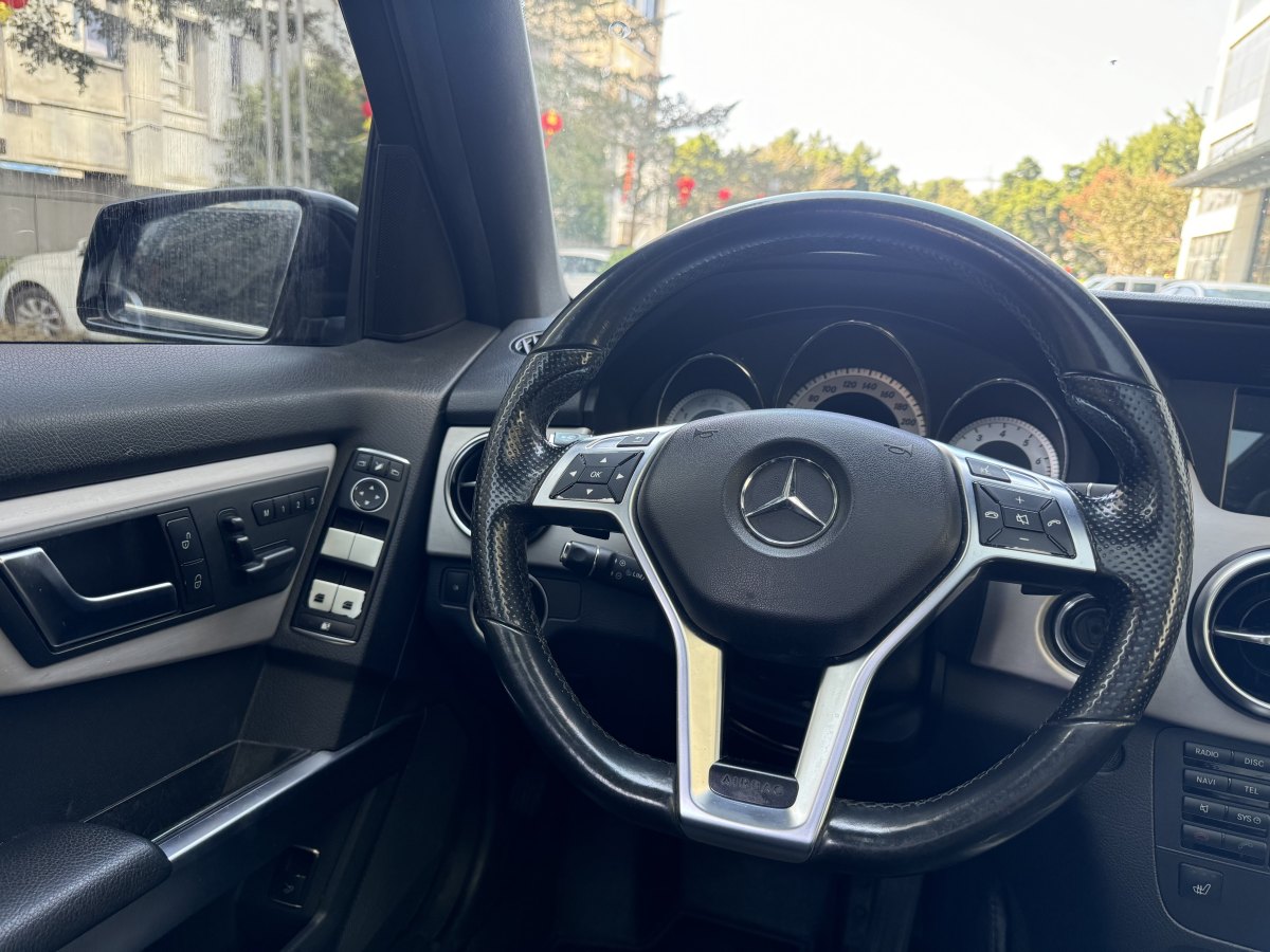 奔馳 奔馳GLK級  2015款 GLK 260 4MATIC 時(shí)尚型 極致版圖片