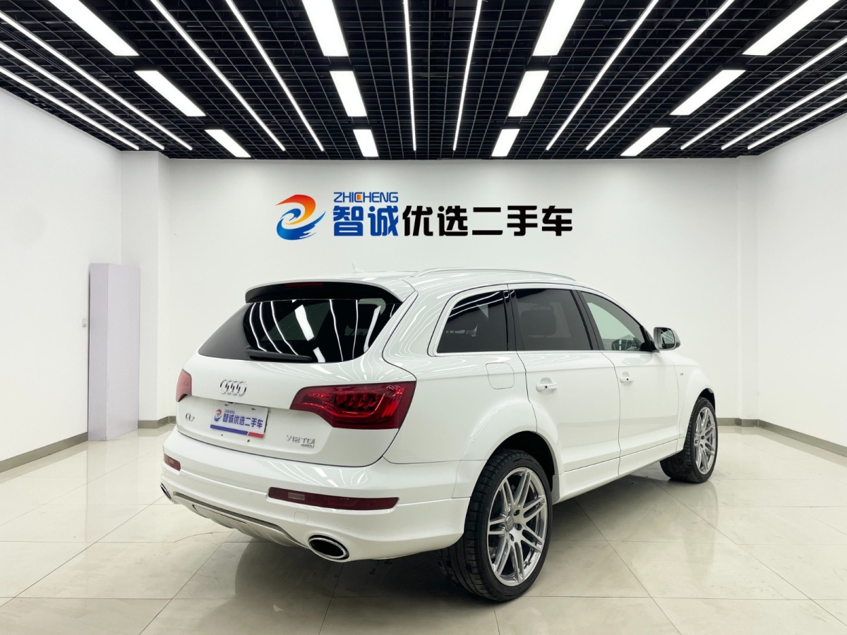 2010年10月奧迪 奧迪Q7  2012款 6.0 V12 TDI 旗艦型