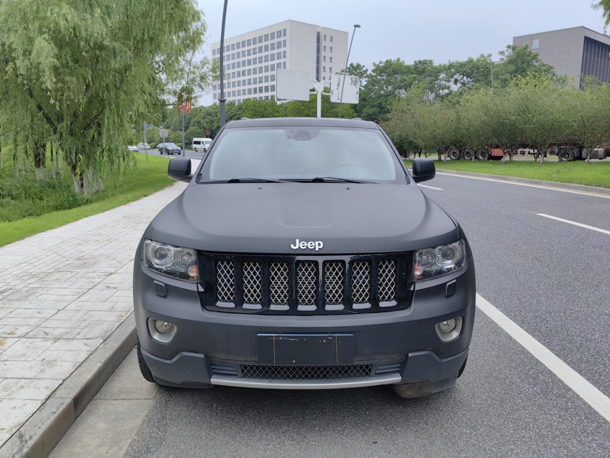 2012年12月Jeep 大切諾基  2012款 3.6L 舒適導(dǎo)航版