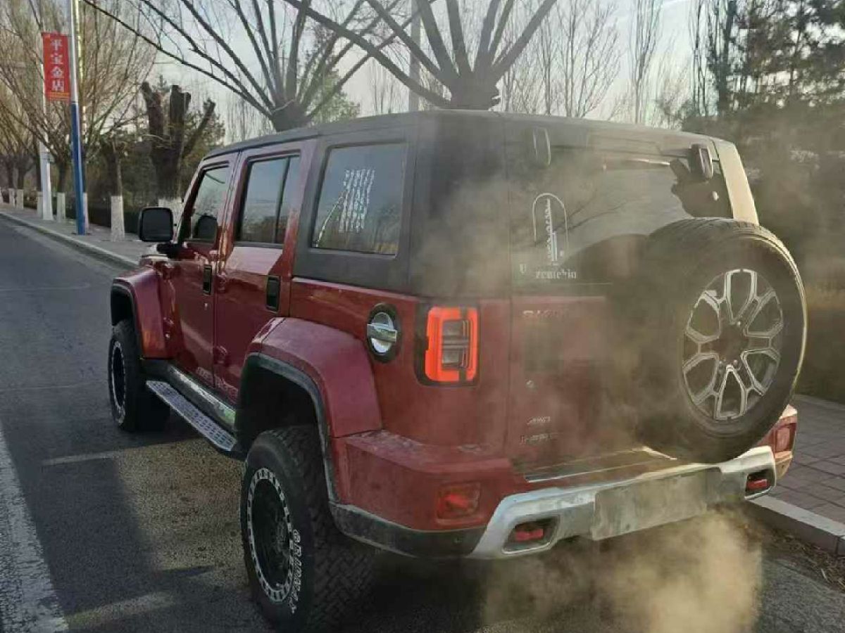 北京 BJ40  2020款 2.0T 自動四驅(qū)城市獵人版?zhèn)b客型圖片