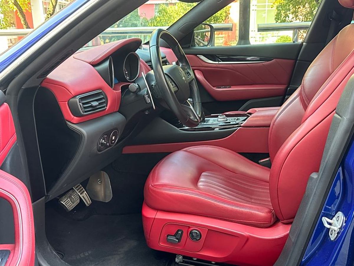 瑪莎拉蒂 Levante  2019款 3.0T 350Hp 標(biāo)準(zhǔn)版 國VI圖片