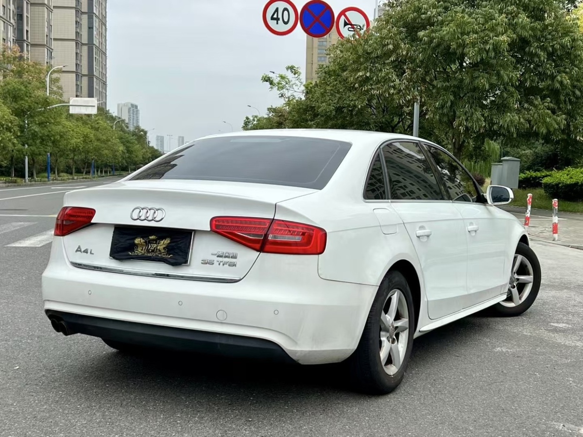 2015年9月奧迪 奧迪A4L  2015款 35 TFSI 自動(dòng)標(biāo)準(zhǔn)型