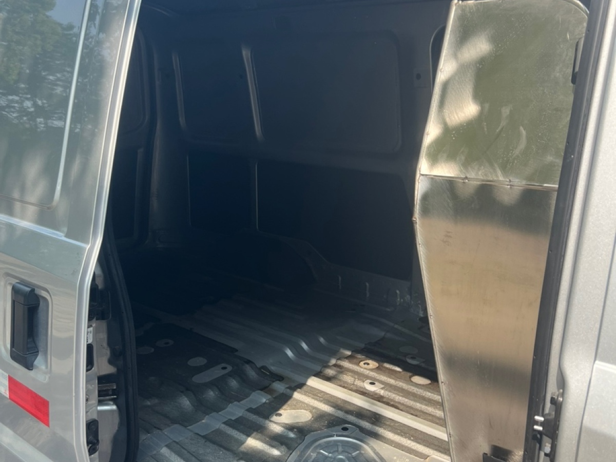 五菱 五菱宏光  2021款 1.5L改款 S基本型封窗车 液压助力LAR图片