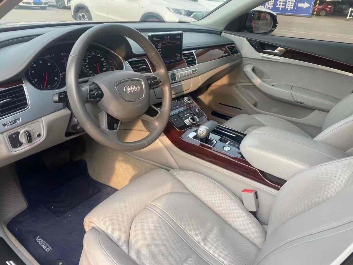 奧迪 奧迪a8 2012款 a8l 45 tfsi quattro舒適型 黑色 手動擋對價格