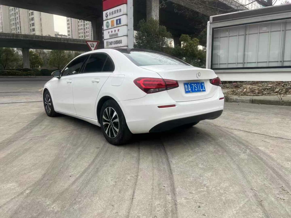 奔馳 奔馳A級  2019款  A 220 L 4MATIC 運動轎車圖片