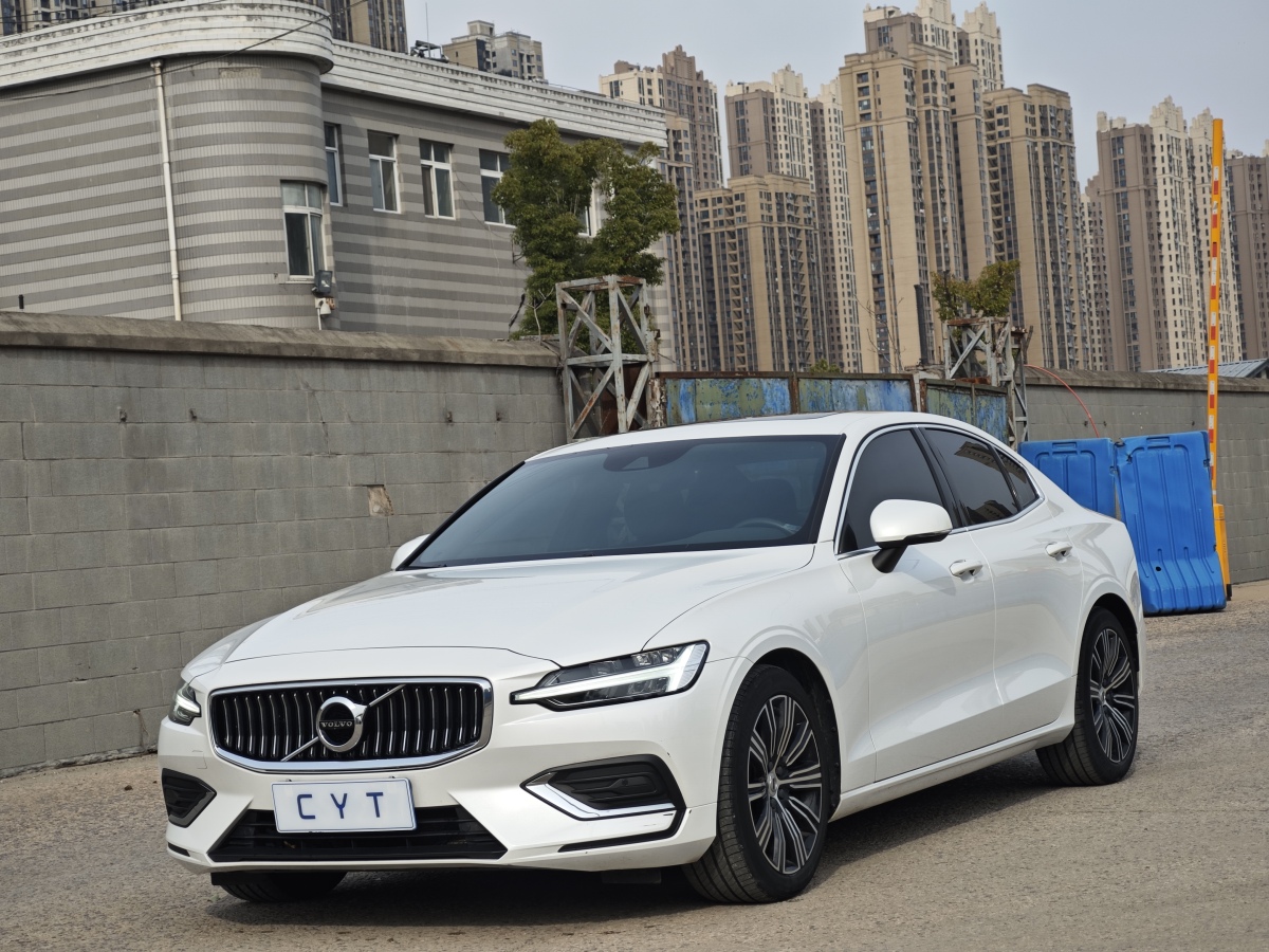 2022年4月沃爾沃 S60L  2022款 B4 智遠(yuǎn)豪華版