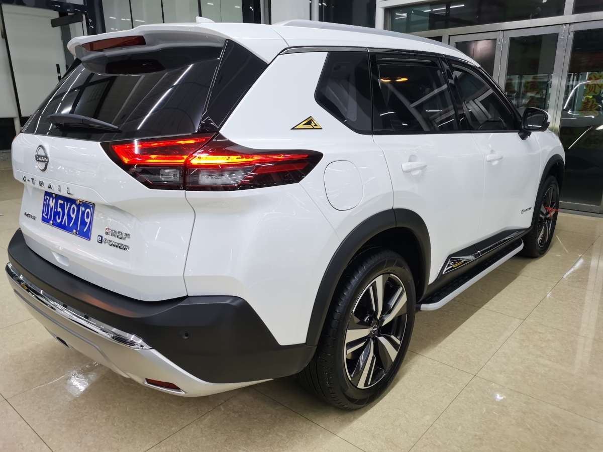 日產(chǎn) 奇駿  2023款 e-POWER 超混雙電機(jī)四驅(qū)至尊版圖片