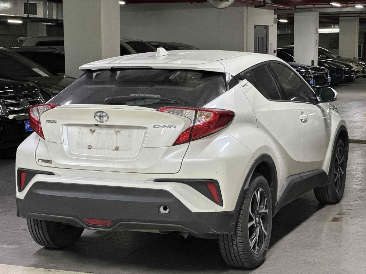 豐田 C-HR  2020款 2.0L 領(lǐng)先版圖片