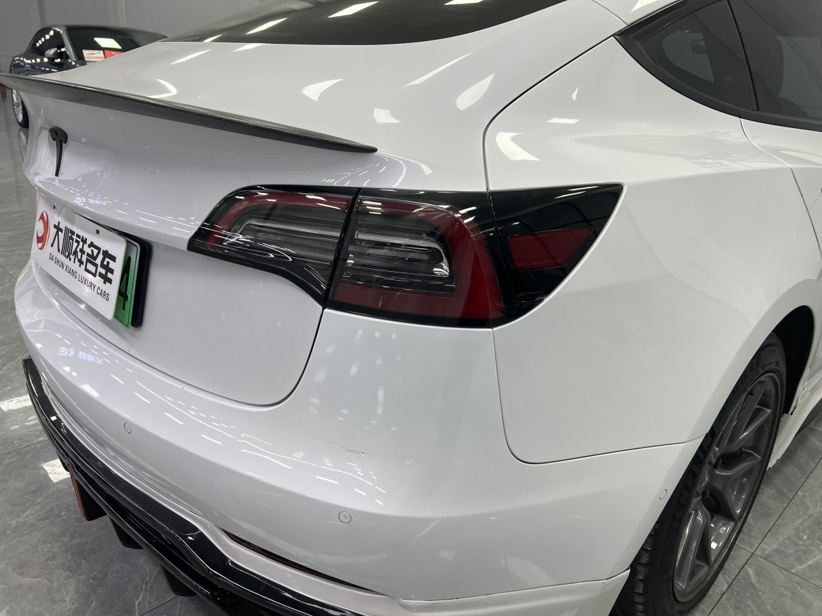 特斯拉 Model 3  2019款 標(biāo)準(zhǔn)續(xù)航后驅(qū)升級(jí)版圖片