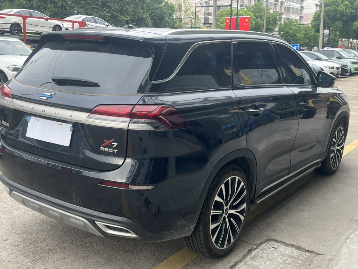 長(zhǎng)安歐尚 X7  2021款 1.5T 人臉識(shí)別全自動(dòng)泊車太空逍遙版圖片