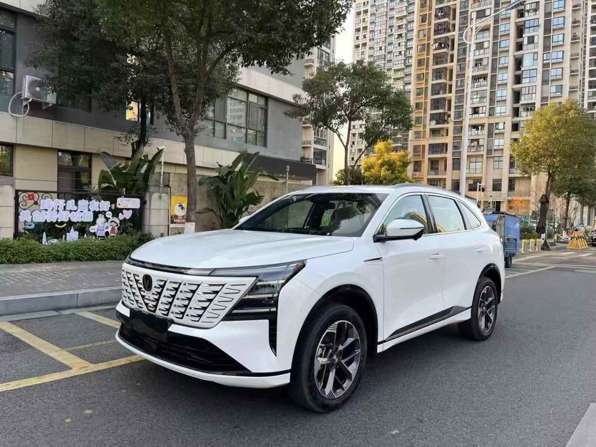 長(zhǎng)安 CS75 PLUS  2025款 第四代 1.5T 新藍(lán)鯨 尊享型圖片