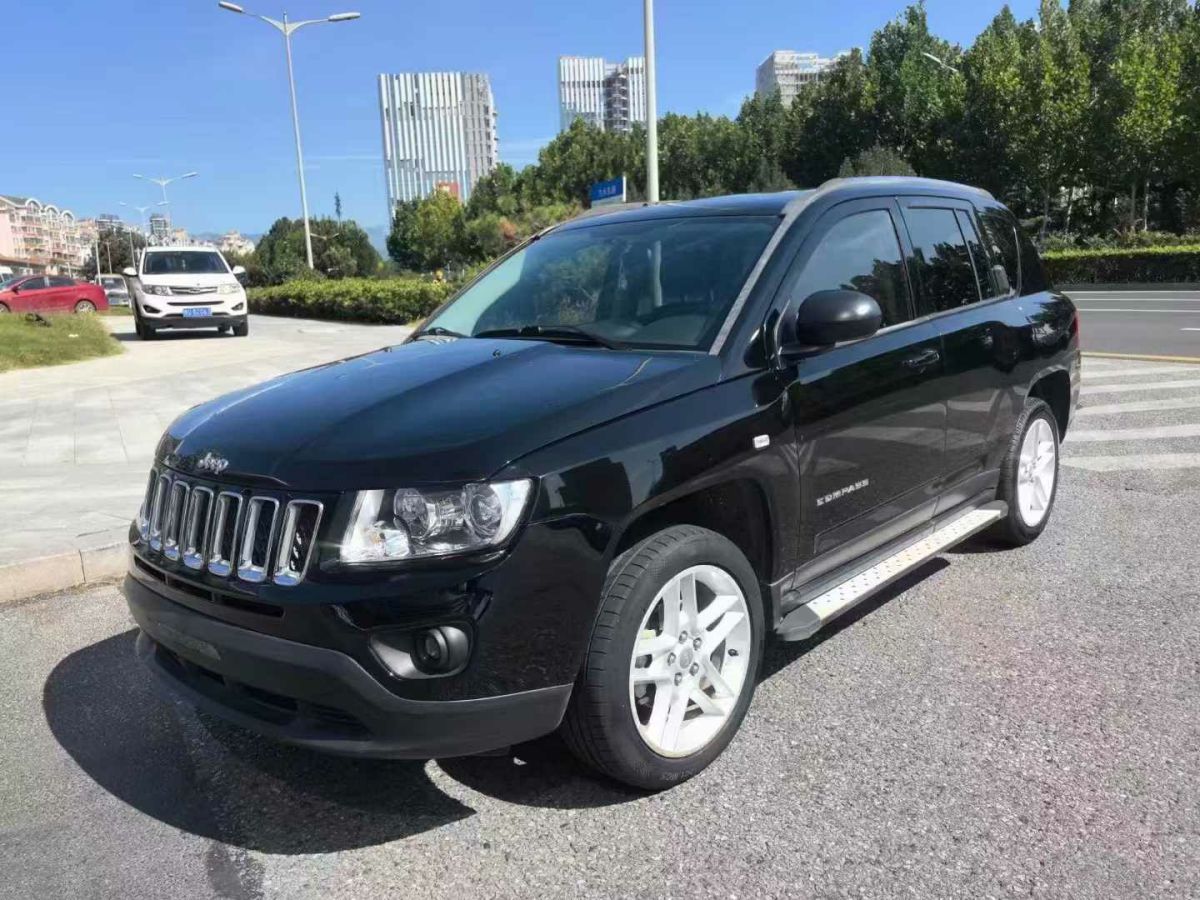 Jeep 指南者  2013款 2.0L 兩驅(qū)炫黑豪華版圖片