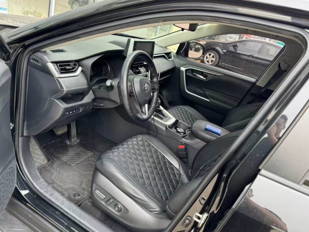豐田 RAV4榮放  2020款 2.0L CVT兩驅(qū)風(fēng)尚版圖片
