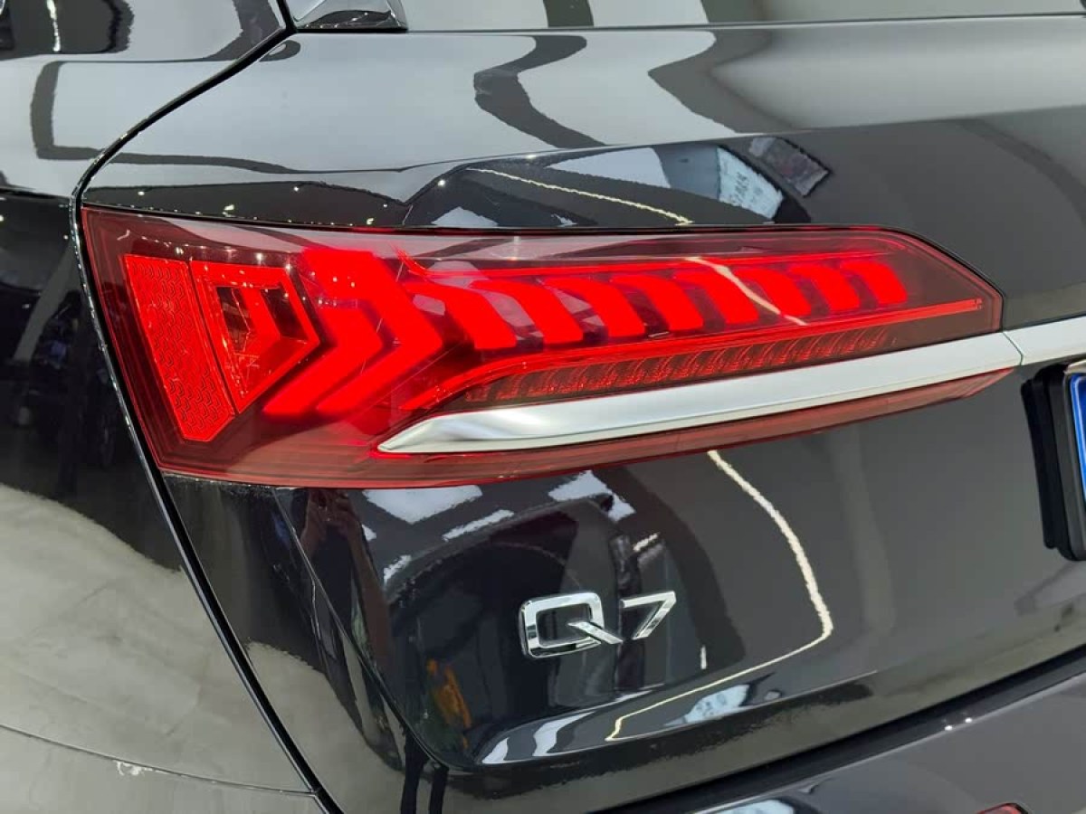 奧迪 奧迪Q7  2023款 55 TFSI quattro S line運(yùn)動(dòng)型圖片