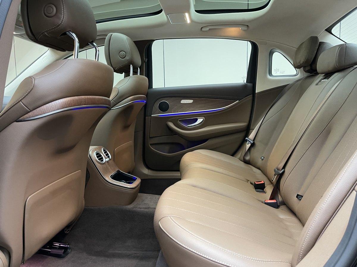 奔馳 奔馳E級  2023款 改款 E 300 L 時尚型圖片