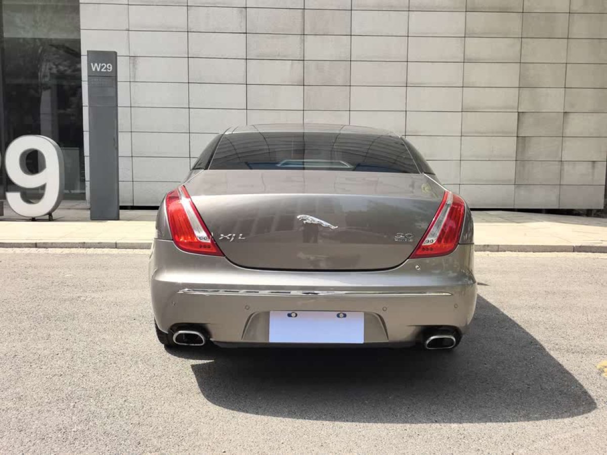 捷豹 XJ  2011款 XJL 3.0 全景商務(wù)版圖片