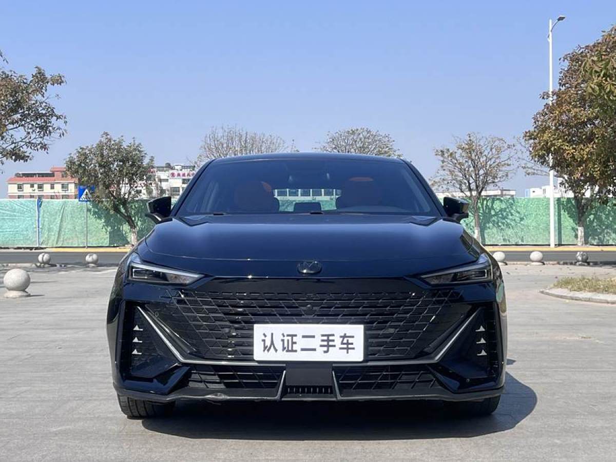 長安 長安UNI-V  2022款 1.5T 尊貴型圖片