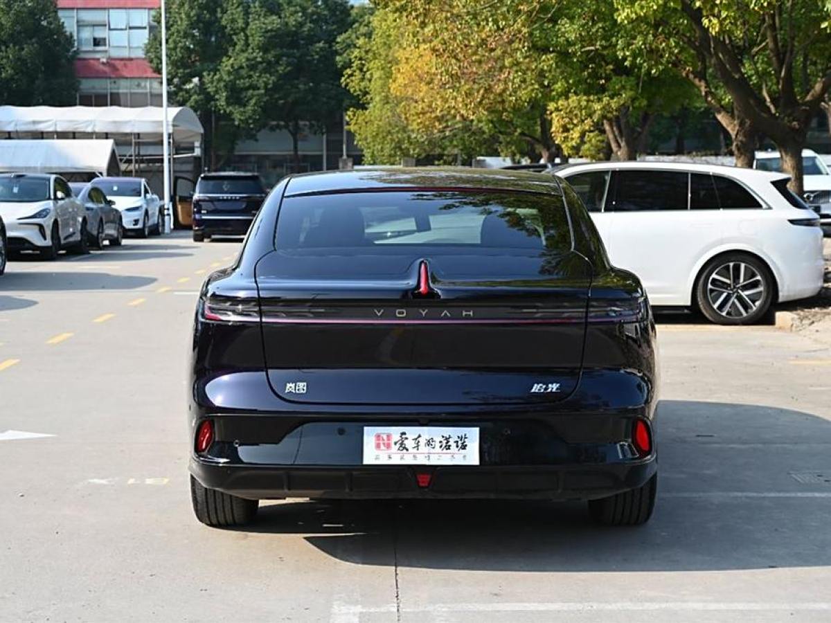 嵐圖 嵐圖追光  2024款 PHEV 四驅(qū)超長續(xù)航行政版圖片