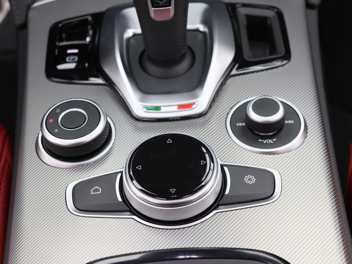 阿爾法·羅密歐 Stelvio  2023款 2.0T 280HP Veloce賽道版圖片